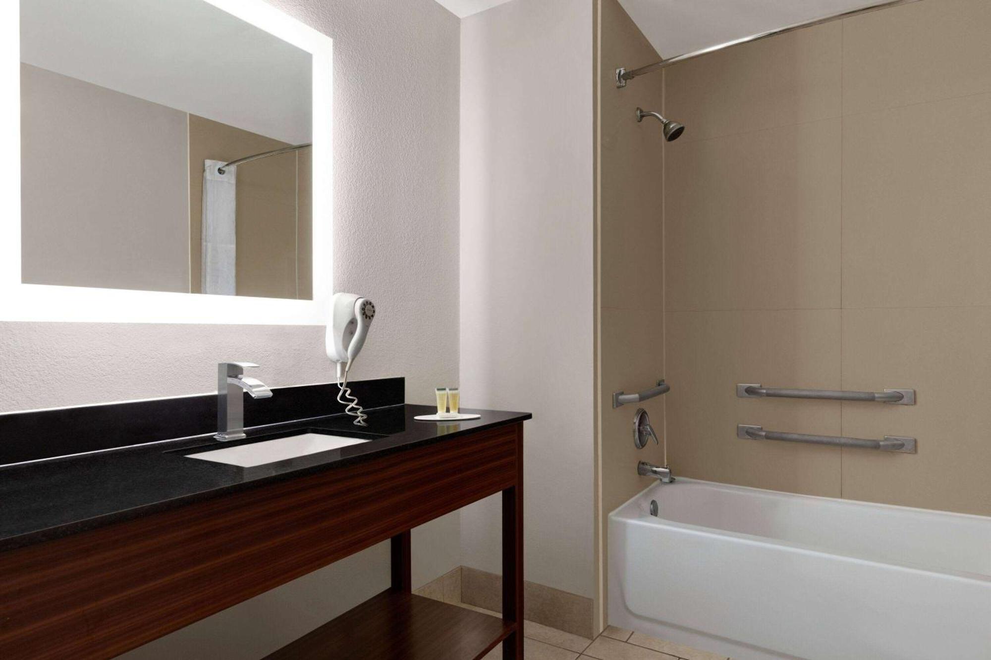 Days Inn By Wyndham Covington Εξωτερικό φωτογραφία